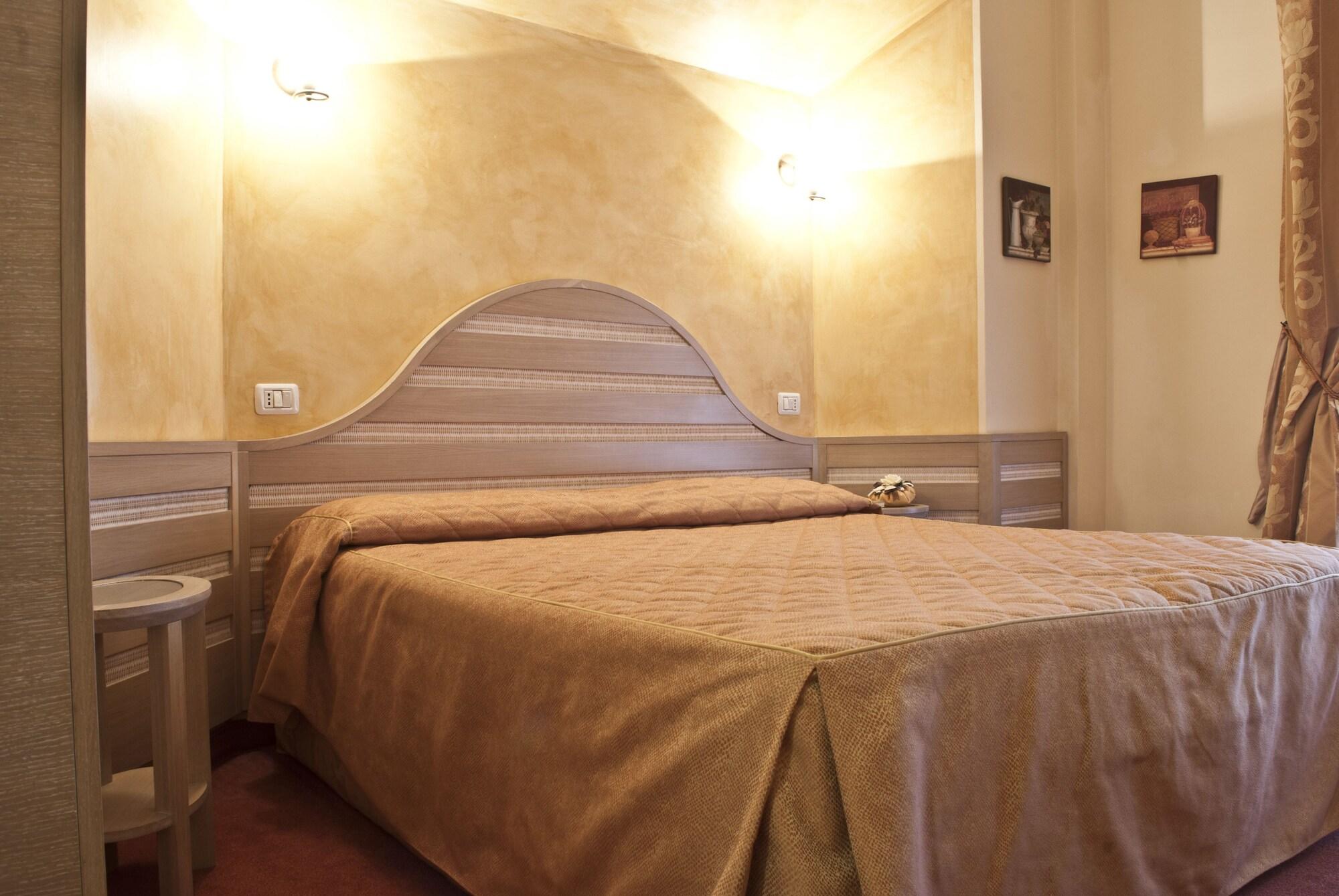 Hotel Nedy Марина-ди-Масса Экстерьер фото