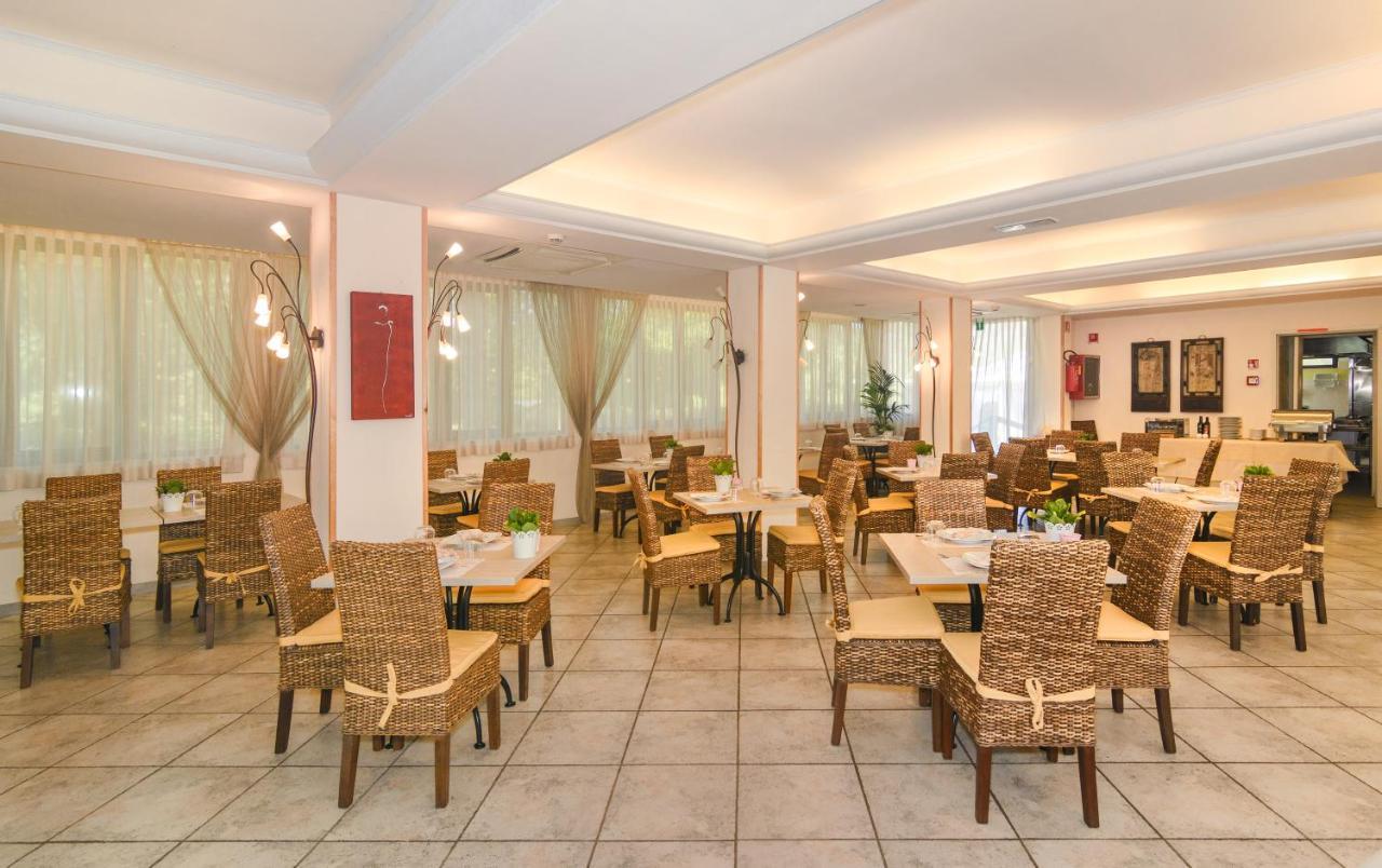 Hotel Nedy Марина-ди-Масса Экстерьер фото