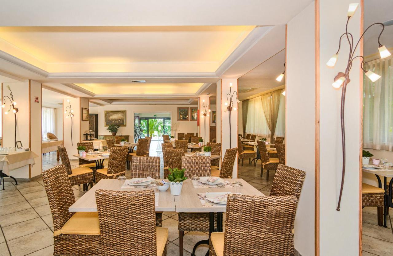 Hotel Nedy Марина-ди-Масса Экстерьер фото