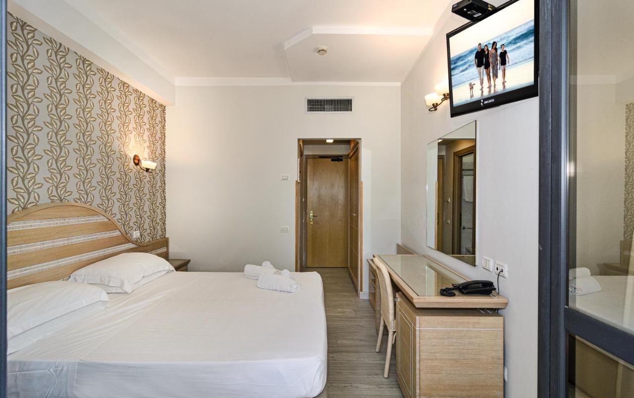 Hotel Nedy Марина-ди-Масса Экстерьер фото