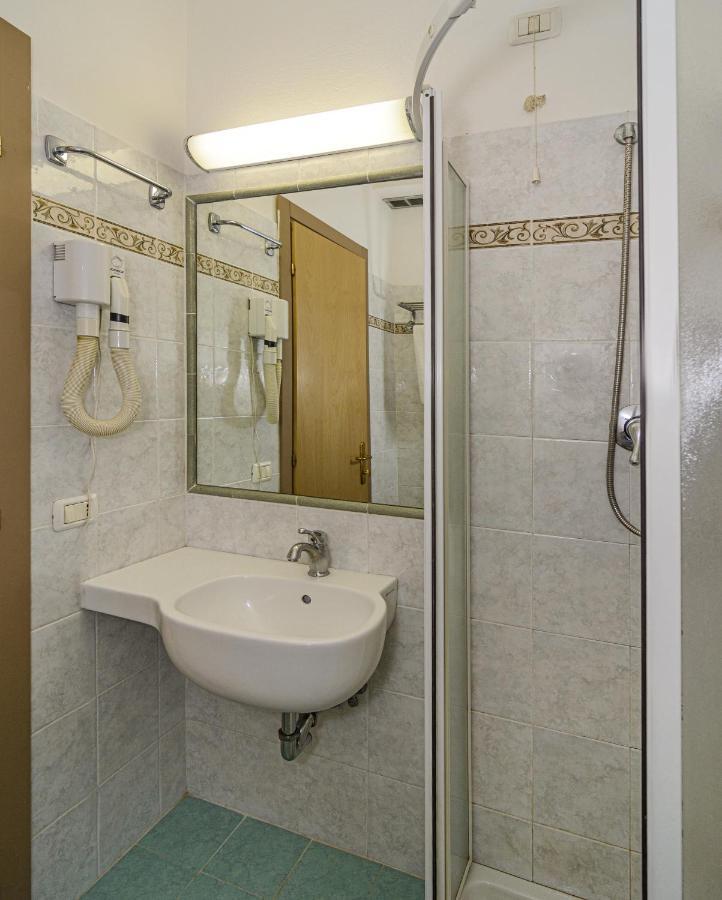 Hotel Nedy Марина-ди-Масса Экстерьер фото