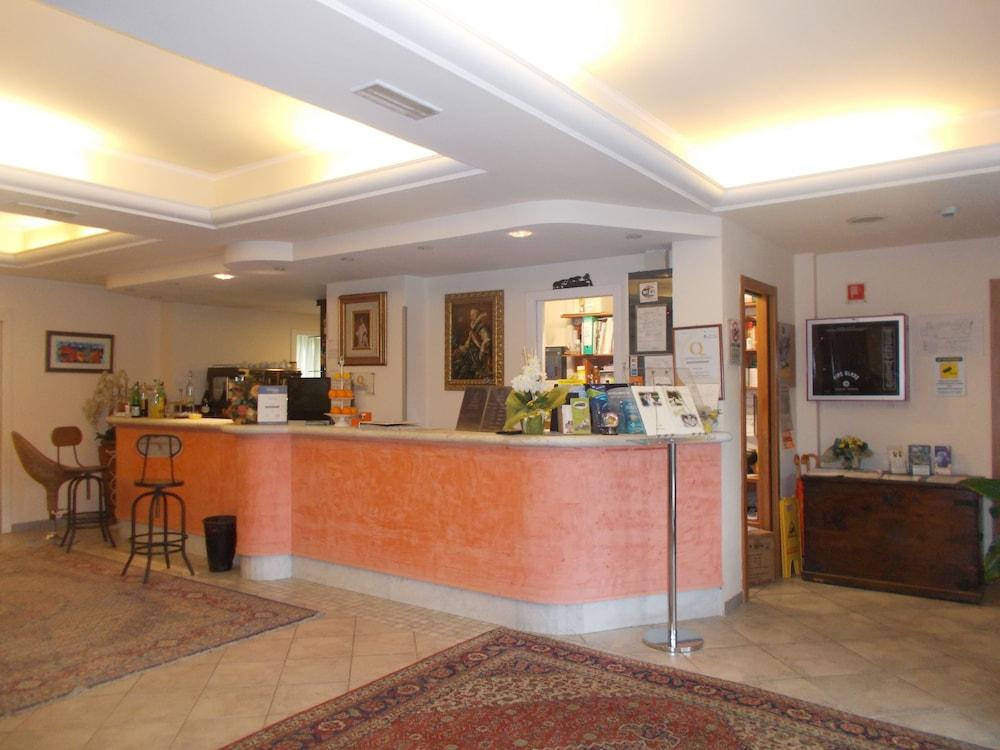 Hotel Nedy Марина-ди-Масса Экстерьер фото