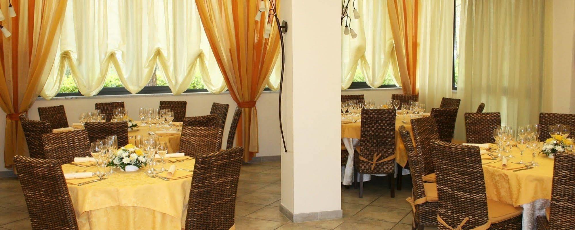 Hotel Nedy Марина-ди-Масса Экстерьер фото